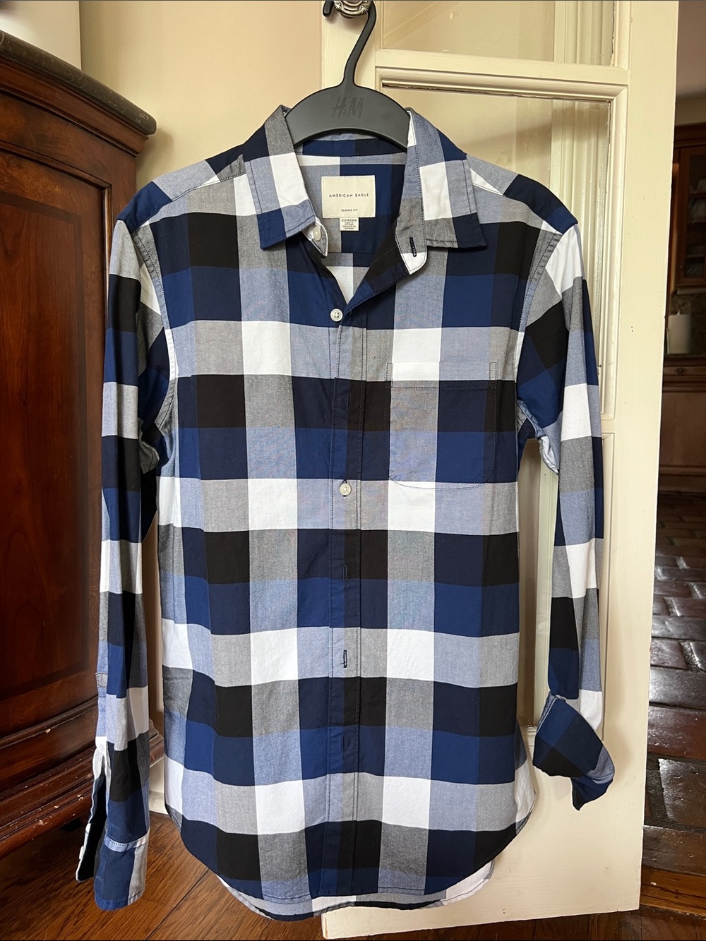 American Eagle Outfitters Blue, Black & White Plaid Button-Down Shirt.New no tag